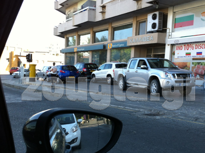 Αυτό είναι πεζοδρόμιο για… αυτοκίνητα